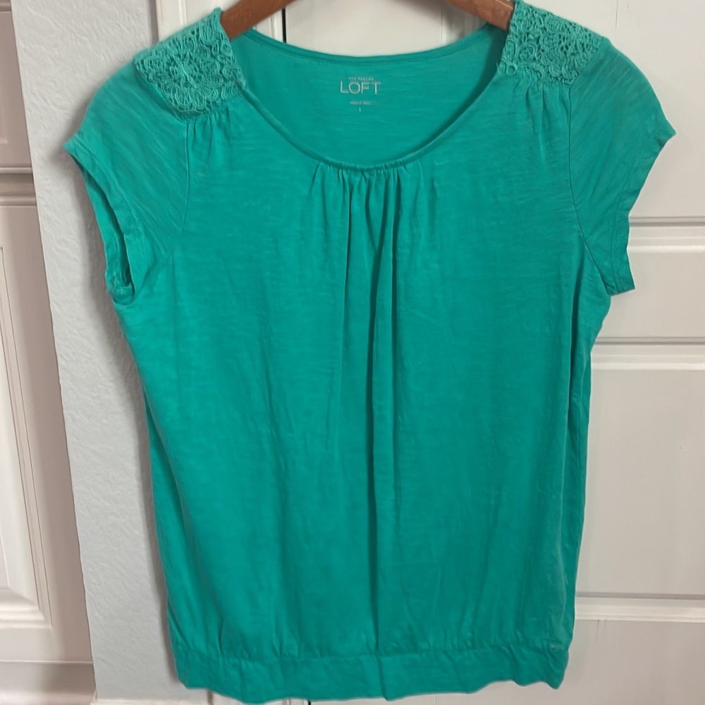 Ann Taylor loft green shirt.. Size small.
